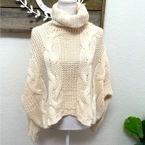 Boutique Hyfve ivory cream cable knit turtleneck sweater oversized - Picture 3 of 9